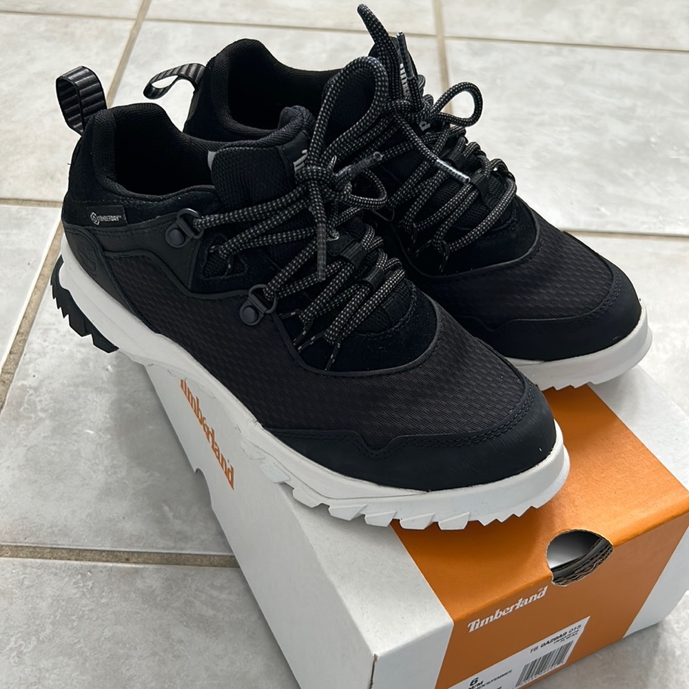 Black and white timberland women shoes